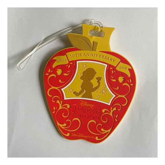 Disney Accessories - NWOT WALT DISNEY WORLD LUGGAGE TAG